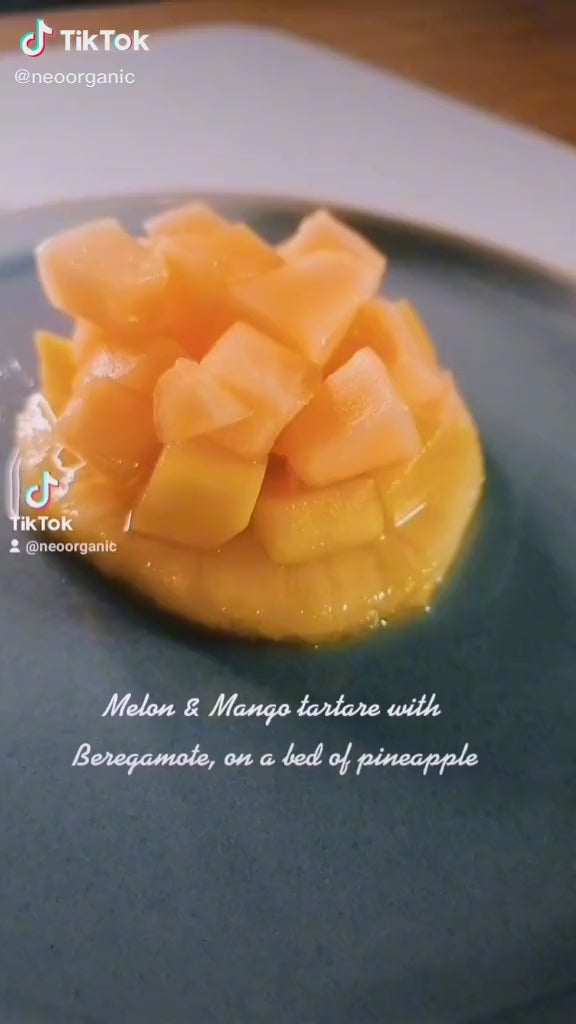 Video laden: Melone-Mango-Tatar mit bio ätherischem Eukapyptus-Öl, Rezept