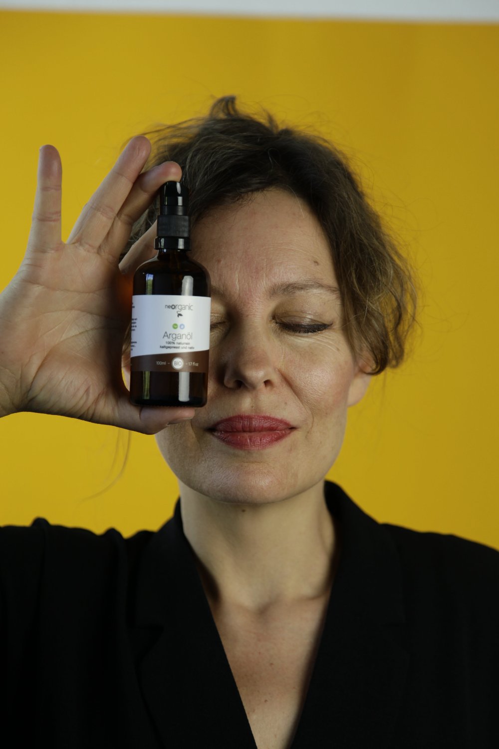 Arganöl für Haare in Hand 