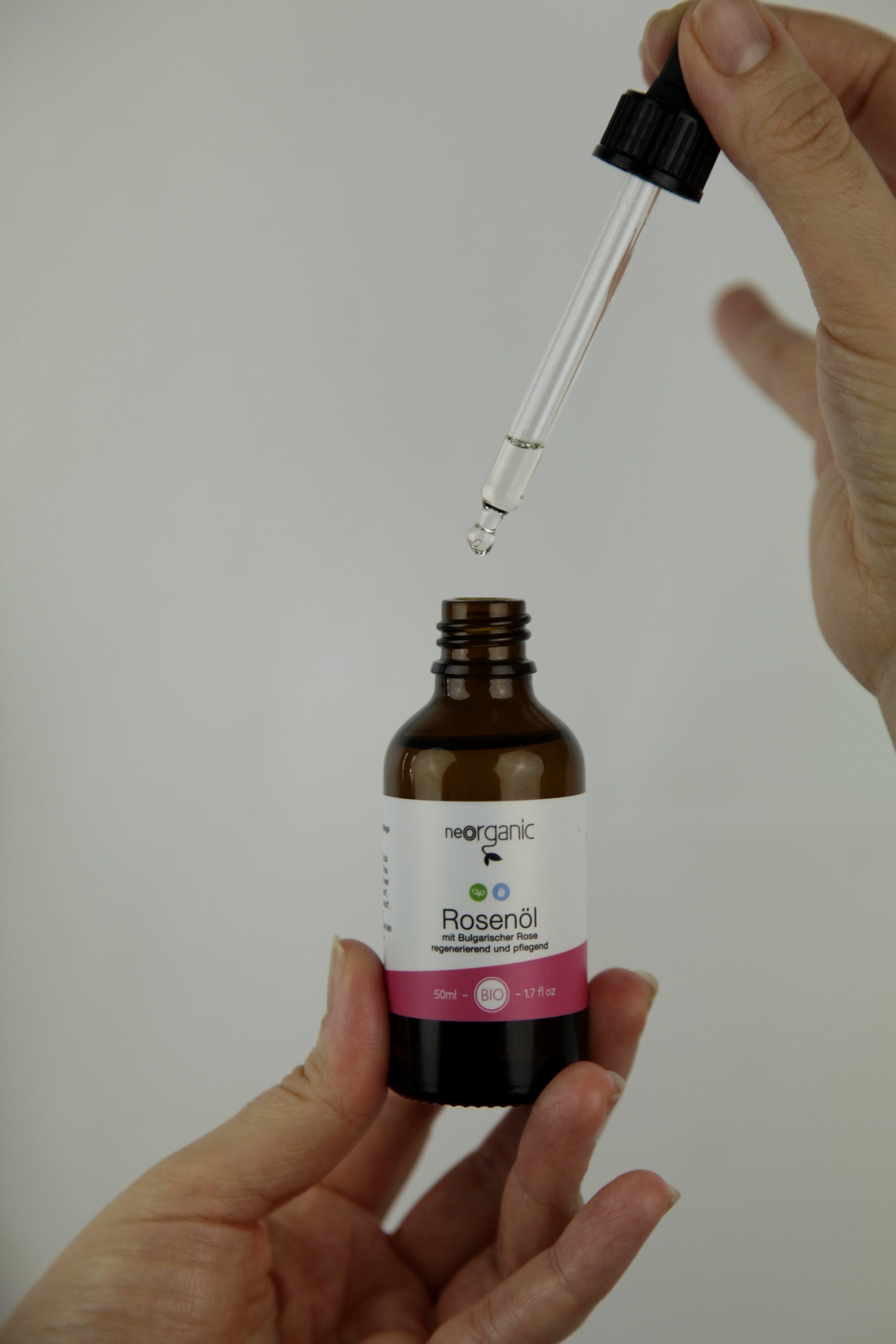 Bio Rosenöl (Rosa Damascena, Bulgarien) auf Mandelöl-Basis – mildes Körperöl