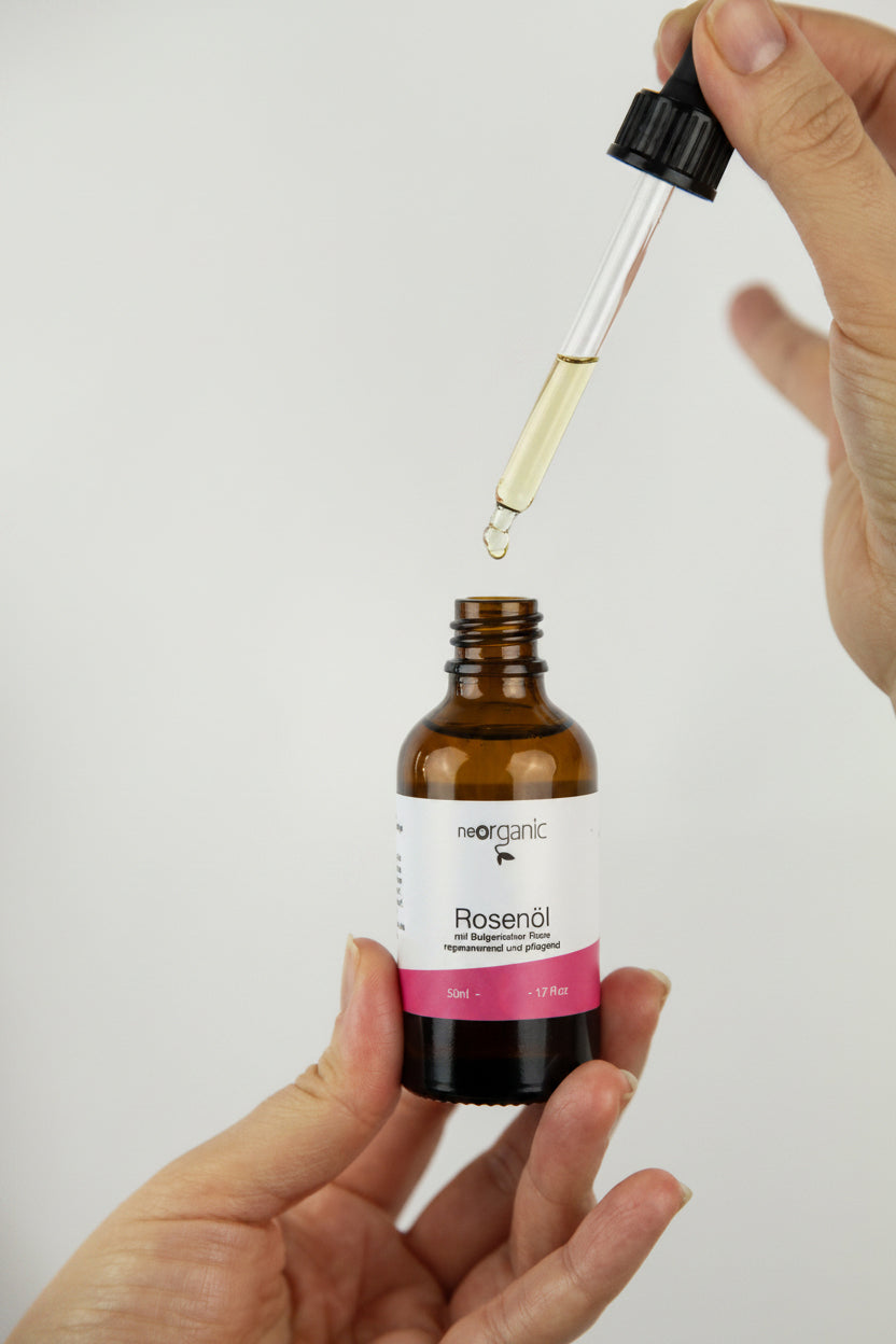 Bio Rosenöl (Rosa Damascena, Bulgarien) auf Mandelöl-Basis – mildes Körperöl